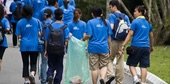Voluteers Clean up at Botanical Garden